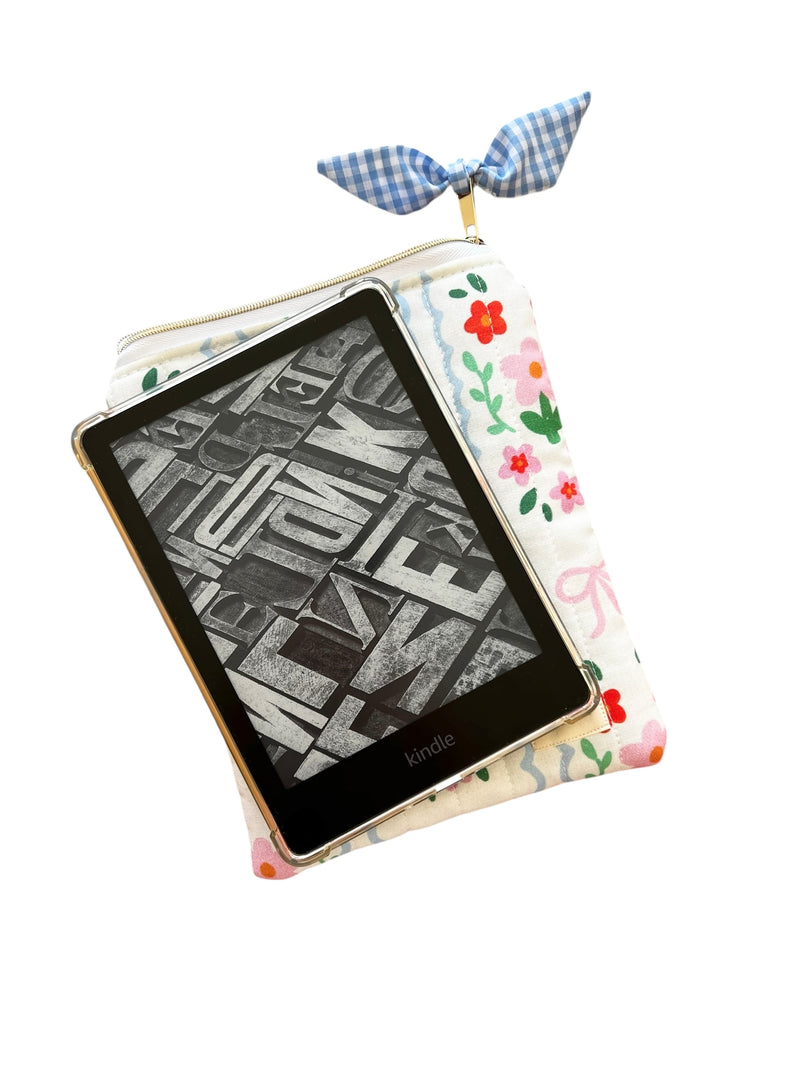 Cottage Bows Quilted Kindle Sleeve