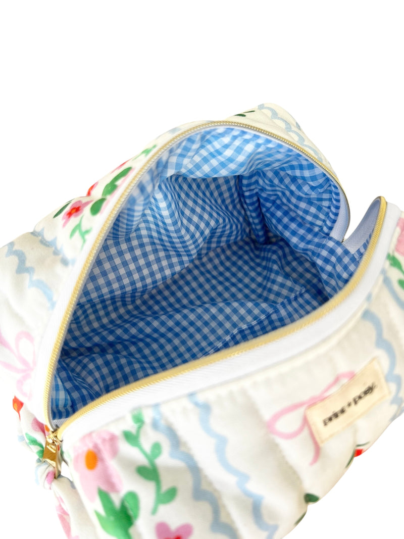 Cottage Bows Quilted Carry-All