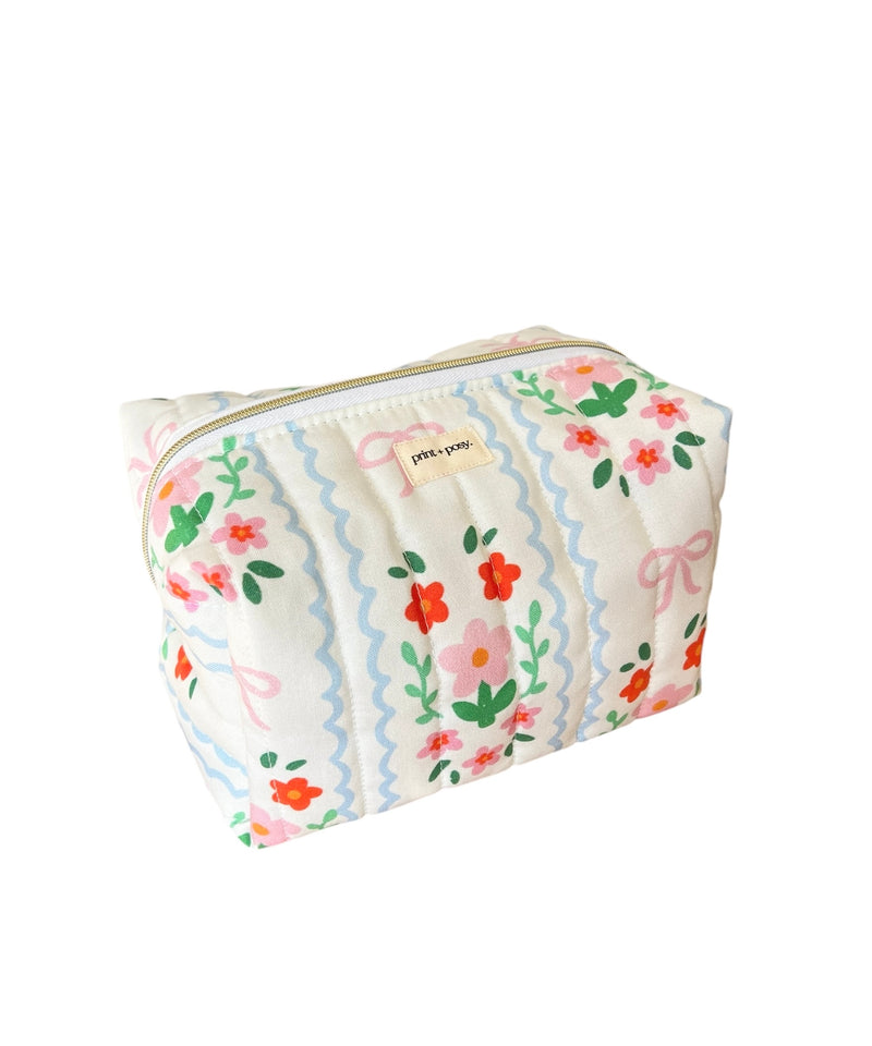 Cottage Bows Quilted Carry-All