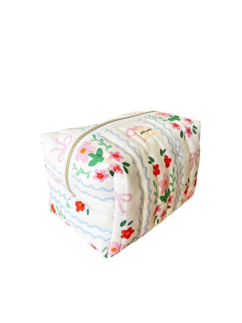 Cottage Bows Quilted Carry-All