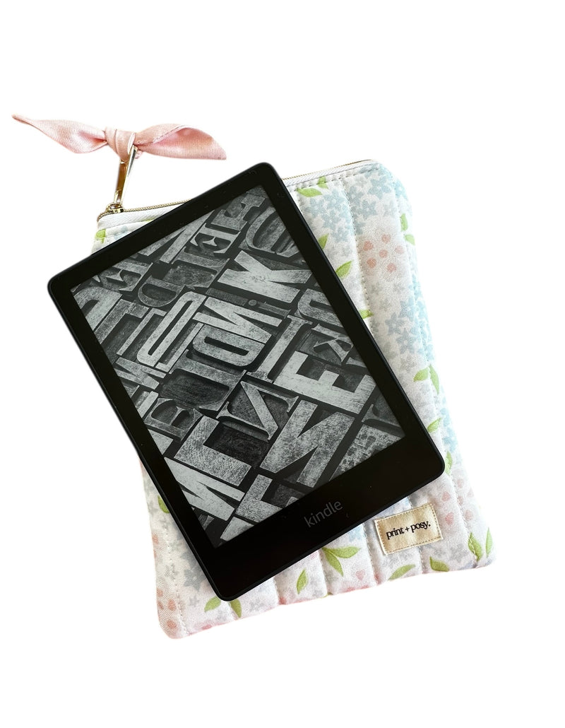Hydrangea Quilted Kindle Sleeve