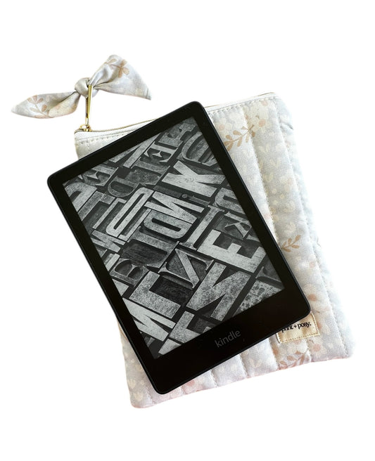 Snowdrop Quilted Kindle Sleeve