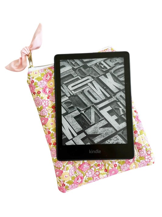 Summer Floral Quilted Kindle Sleeve