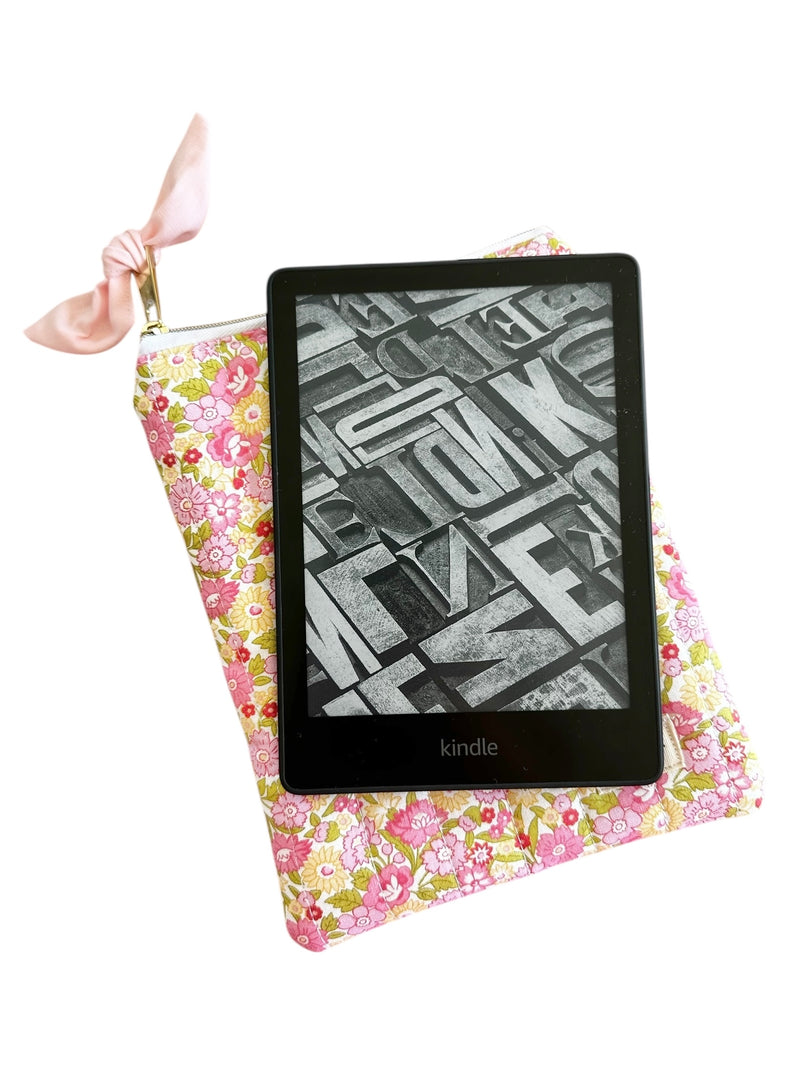 Summer Floral Quilted Kindle Sleeve