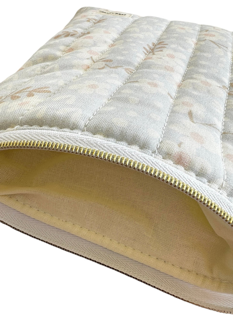 Snowdrop Quilted Kindle Sleeve