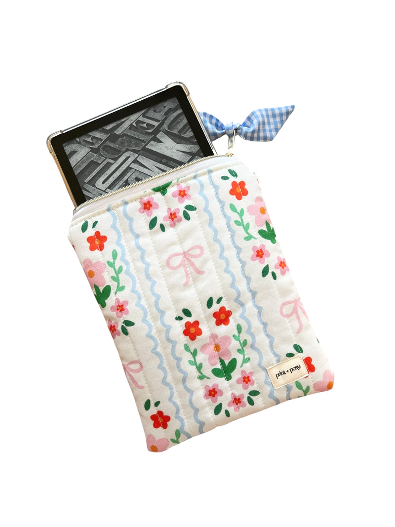 Cottage Bows Quilted Kindle Sleeve