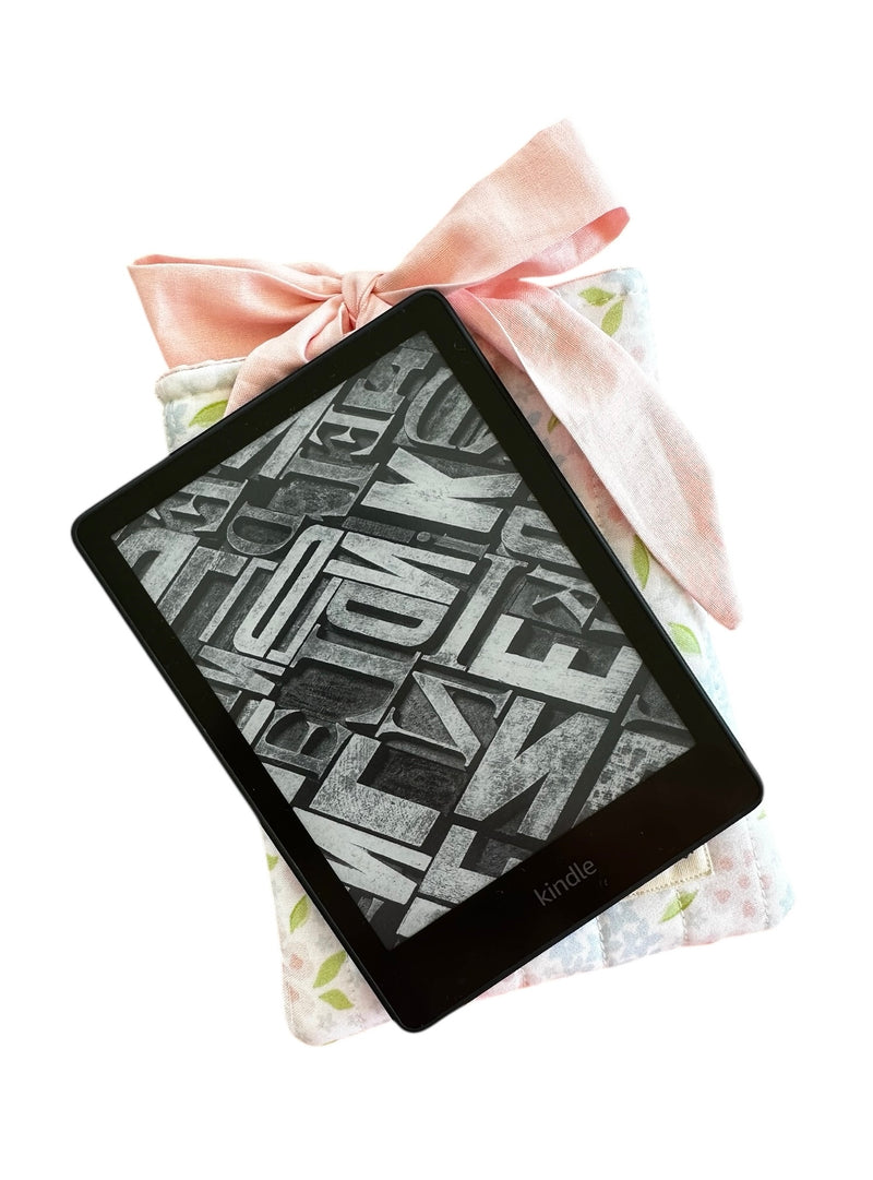 Hydrangea Quilted Bow Tie Kindle Sleeve