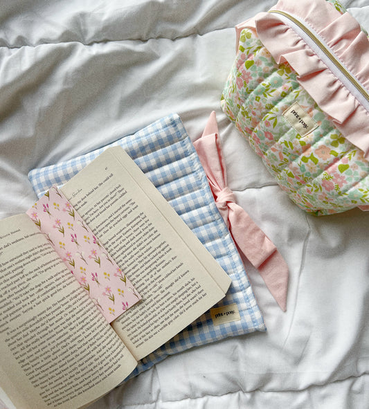 Wren Gingham Quilted Book Sleeve