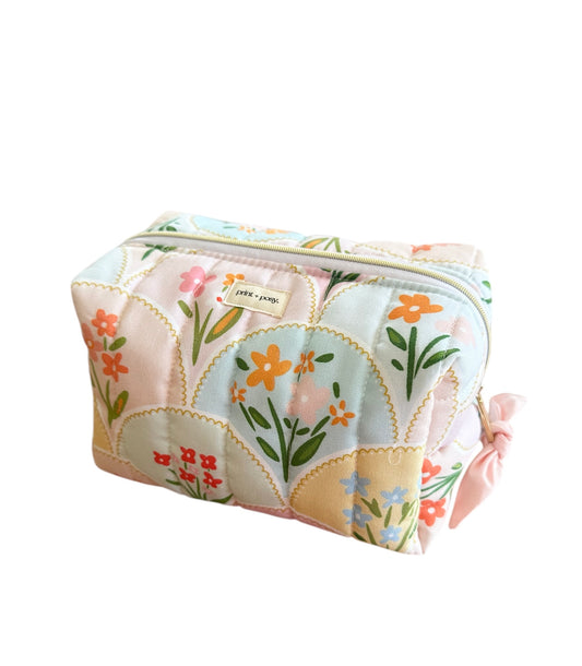 Daisy Mosaic Quilted Carry-All